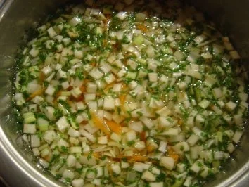 Klare Maultaschensuppe als Vorspeise - Rezept - Bild Nr. 4