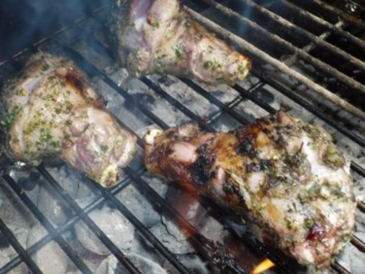 Barbecue - Lammhaxen mit Kartoffelgratin und Speckfisolen - Rezept - Bild Nr. 3
