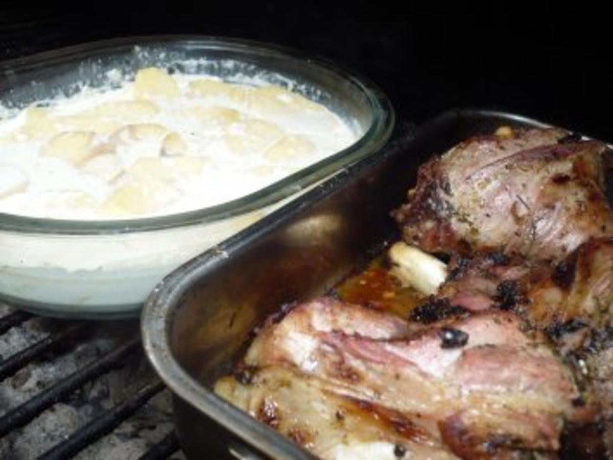 Barbecue - Lammhaxen mit Kartoffelgratin und Speckfisolen - Rezept - Bild Nr. 6