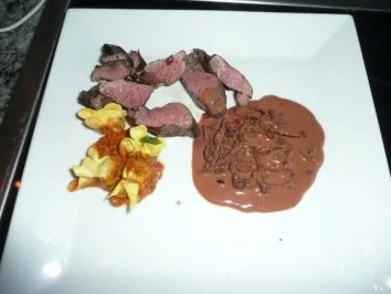 WILD/Hauptgericht:Rehfilet mit Pfifferling-Hagebuttenmarksoße - Rezept