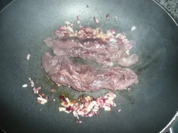 WILD/Hauptgericht:Rehfilet mit Pfifferling-Hagebuttenmarksoße - Rezept - Bild Nr. 6