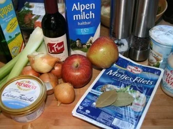 Rezept: Matjes-Topf mit Rotwein-Zwiebeln und Bratkartoffeln Bild Nr. 2 Matjes-Topf mit Rotwein-Zwiebeln und Bratkartoffeln - Rezept - Bild Nr. 2