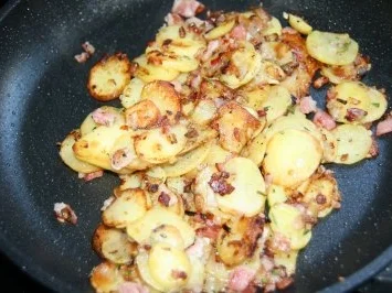 Rezept: Matjes-Topf mit Rotwein-Zwiebeln und Bratkartoffeln Bild Nr. 6 Matjes-Topf mit Rotwein-Zwiebeln und Bratkartoffeln - Rezept - Bild Nr. 6