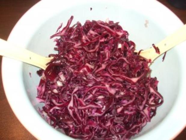 Rotkrautsalat mit Rotkohl frisch und Salz - Rezept mit Bild - kochbar.de