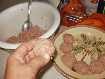 Hackfleischbaellchen - Schwedische Hackfleischbaellchen nach Amerikanischer Art - mit Hand gemachten Spaetzle - Rezept - Bild Nr. 3