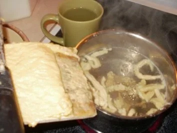 Hackfleischbaellchen - Schwedische Hackfleischbaellchen nach Amerikanischer Art - mit Hand gemachten Spaetzle - Rezept - Bild Nr. 6