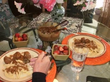 Hackfleischbaellchen - Schwedische Hackfleischbaellchen nach Amerikanischer Art - mit Hand gemachten Spaetzle - Rezept