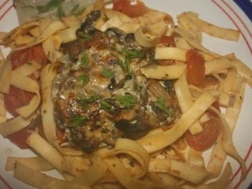 Fenchel mit Pilz/Käse Haube an Bandnudeln mit Knoblauch und Cherrytomaten - Rezept