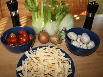 Fenchel mit Pilz/Käse Haube an Bandnudeln mit Knoblauch und Cherrytomaten - Rezept - Bild Nr. 2