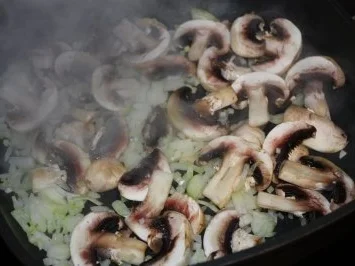 Fenchel mit Pilz/Käse Haube an Bandnudeln mit Knoblauch und Cherrytomaten - Rezept - Bild Nr. 3