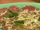Kalbscarpaccio mit Zitronenbutter und Parmesan - Rezept