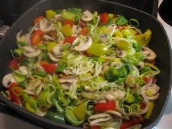 Rezept: Maultaschen in bunter Begleitung Bild Nr. 3 Maultaschen in bunter Begleitung - Rezept - Bild Nr. 3