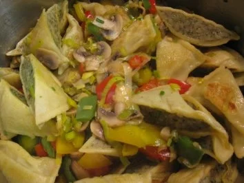 Rezept: Maultaschen in bunter Begleitung Bild Nr. 4 Maultaschen in bunter Begleitung - Rezept - Bild Nr. 4