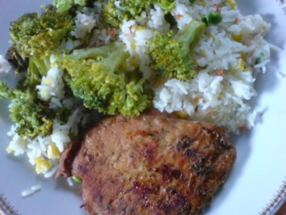 Bilder für Broccoli-Reis-Pfanne mit Schweinesteaks - Rezept