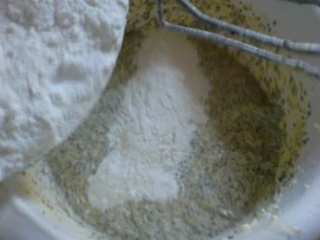 Rezept: Mandarinen-Mohn-Kuchen Bild Nr. 8 Mandarinen-Mohn-Kuchen - Rezept - Bild Nr. 8