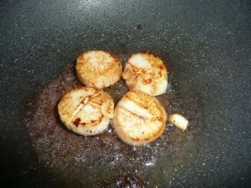 VORSPEISE/FISCH Blätterteigbonbons-Jakobsmuscheln auf Pastinacken-Linsenpüree - Rezept - Bild Nr. 3