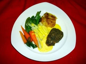 Straußenfilet mit Pilz-Walnußkruste überbacken an Soße Hollandaise - Rezept