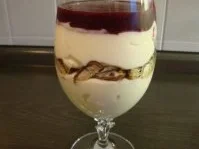 Rezept: Quarkdessert mit Waldbeerpüree Quarkdessert mit Waldbeerpüree - Rezept