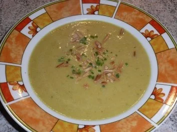 Rezept: Süppchen: Currycremesuppe mit Banane Süppchen: Currycremesuppe mit Banane - Rezept