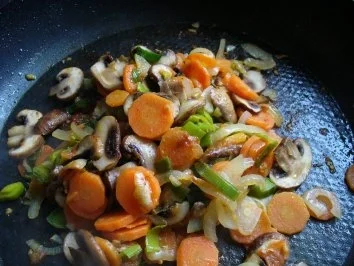 Hähnchenbrust auf Ratatouille im Salatschiffchen - Rezept - Bild Nr. 4