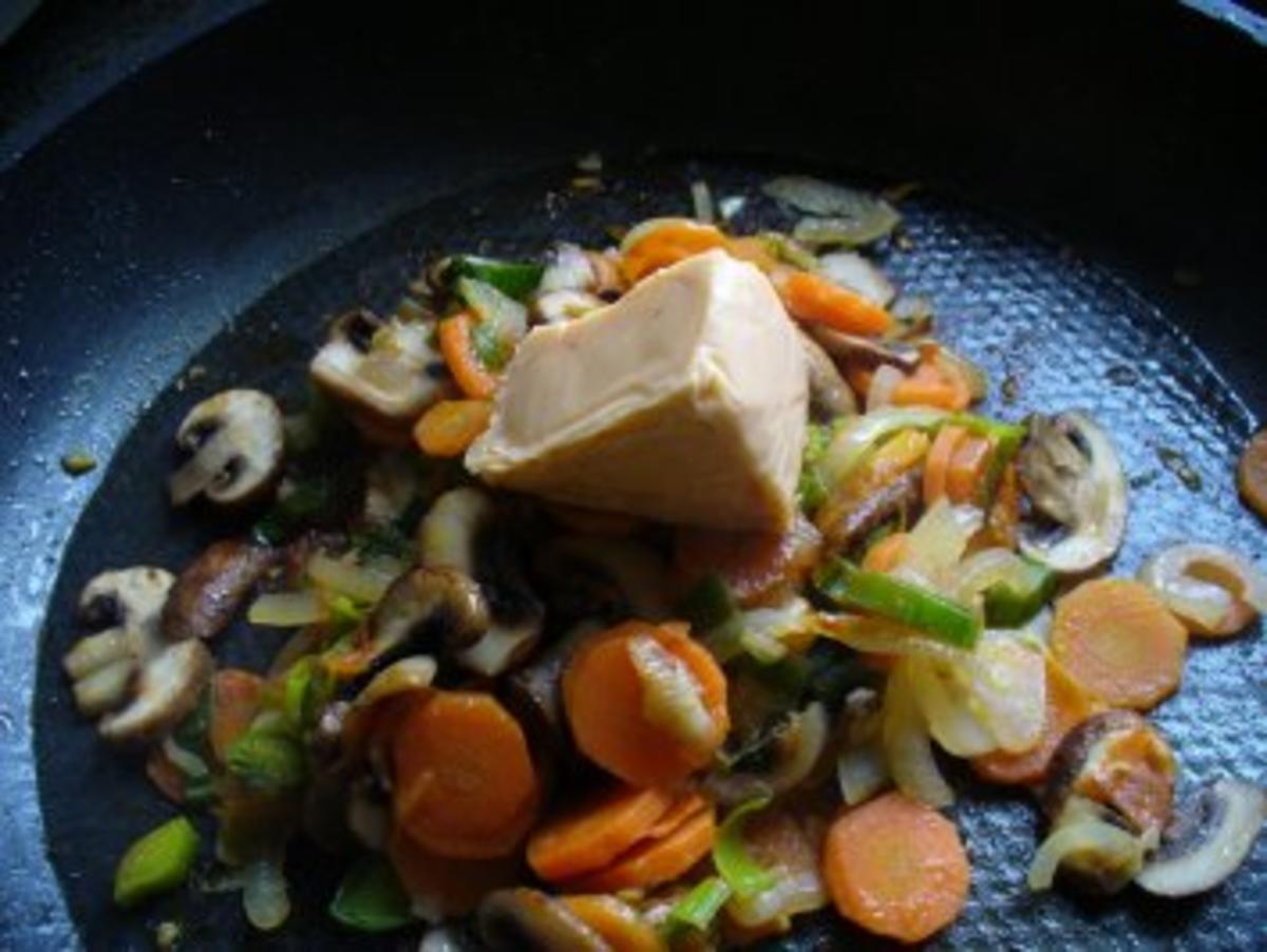 Hähnchenbrust auf Ratatouille im Salatschiffchen - Rezept - Bild Nr. 5