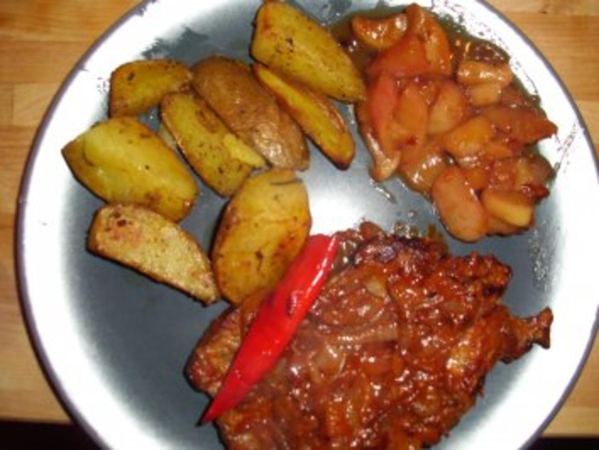 Deftiges Zwiebelsteak mit Apfelchutney - Rezept