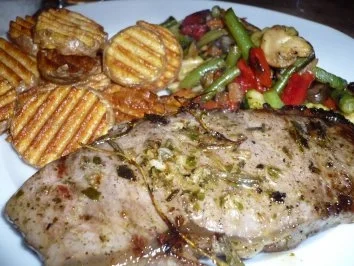 Rezept: Rumpsteaks mit Gemüse und Dollarchips Rumpsteaks mit Gemüse und Dollarchips - Rezept