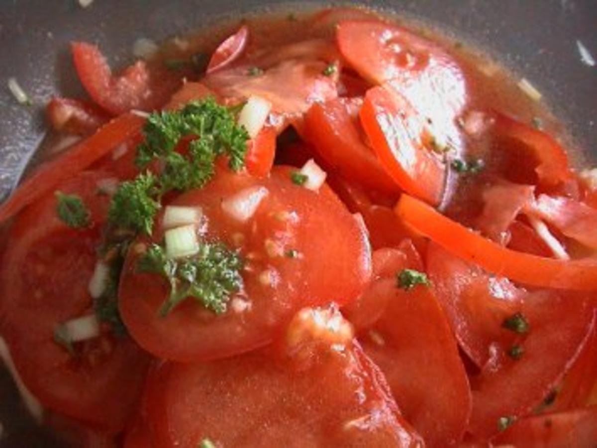 Tomatensalat mit Dressing - Rezept mit Bild - kochbar.de