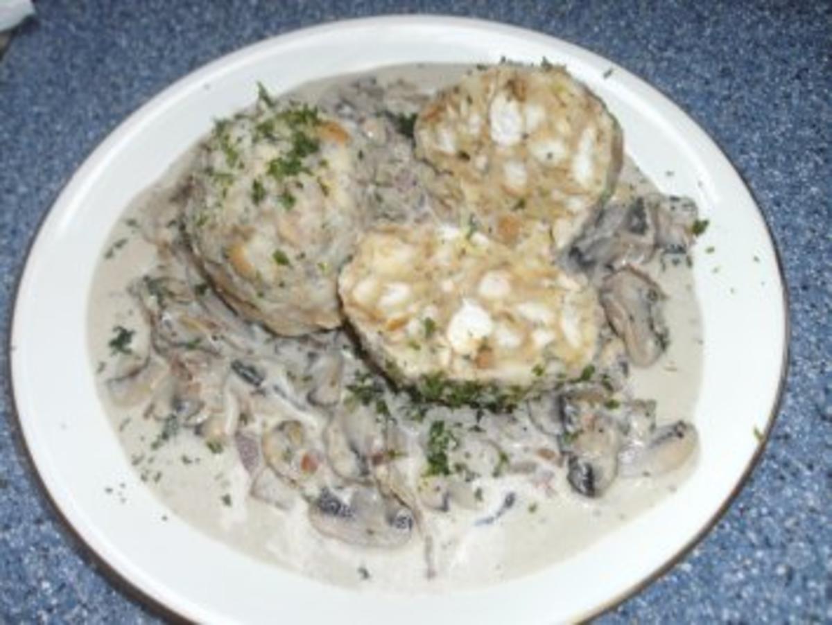 Bilder für Rahm-Champignons mit Semmelknödel - Rezept