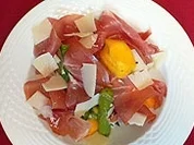 Mangos mit Serranoschinken, Limettenvinaigrette und grünem Spargel - Rezept