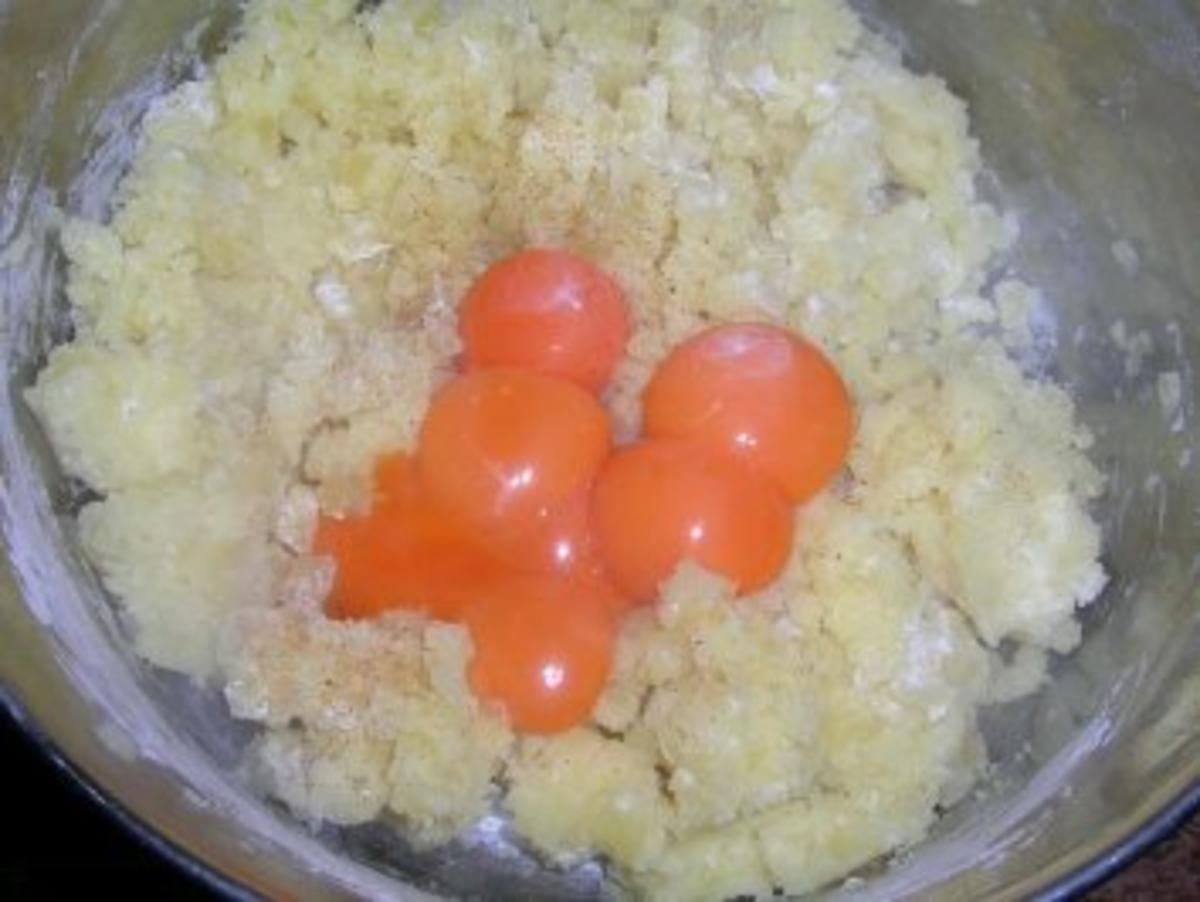 Kartoffel-Gugelhupf-Pudding als Beilage zu meiner dicken Rippe in Altbiersauce - Rezept - Bild Nr. 4