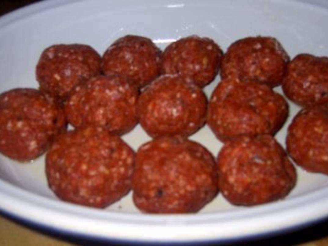 Orientalische Hackbällchen in Tomatensoße mit Mozarella überbacken ...