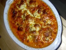 Orientalische Hackbällchen in Tomatensoße mit Mozarella überbacken - Rezept