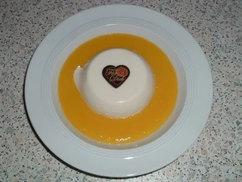 Rezept: Kokos Panna Cotta auf Mangospiegel Kokos Panna Cotta auf Mangospiegel - Rezept