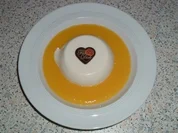 Kokos Panna Cotta auf Mangospiegel - Rezept