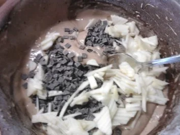 Apfel-Schoko-Muffins auf Vanillesossespiegel - Rezept - Bild Nr. 4