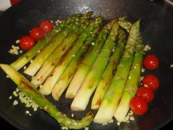 Rezept: Gebratene grüne Spargeln Bild Nr. 2 Gebratene grüne Spargeln - Rezept - Bild Nr. 2