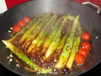 Rezept: Gebratene grüne Spargeln Bild Nr. 3 Gebratene grüne Spargeln - Rezept - Bild Nr. 3