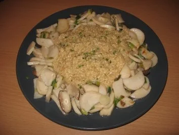 Rezept: Hirsotto mit Kräutersaitlingen und Lauchzwiebeln Bild Nr. 2 Hirsotto mit Kräutersaitlingen und Lauchzwiebeln - Rezept - Bild Nr. 2