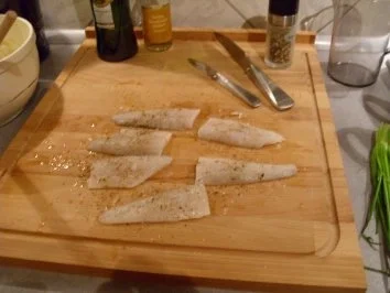 Zanderfilets unter der Kartoffelkruste auf Lauchgemüse in Keta-Kaviar-Schnittlauch-Sauce - Rezept - Bild Nr. 3