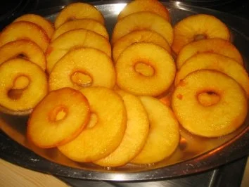 Rezept: Dessert: Karamelisierte Calvadosäpfel mit Eis........... Bild Nr. 3 Dessert: Karamelisierte Calvadosäpfel mit Eis........... - Rezept - Bild Nr. 3