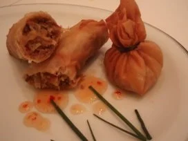 Fleisch: Knusprige Fleischtäschchen mit Chilisauce - Rezept