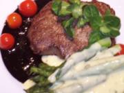 Rinderfilet auf einem Spiegel von Balsamico und grüner Spargel mit Estragon Hollandaise - Rezept