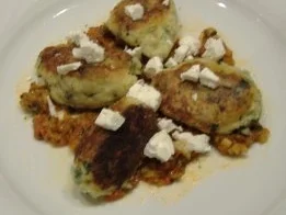 Parmesannockerln mit Spinat und Schafskäse - Rezept