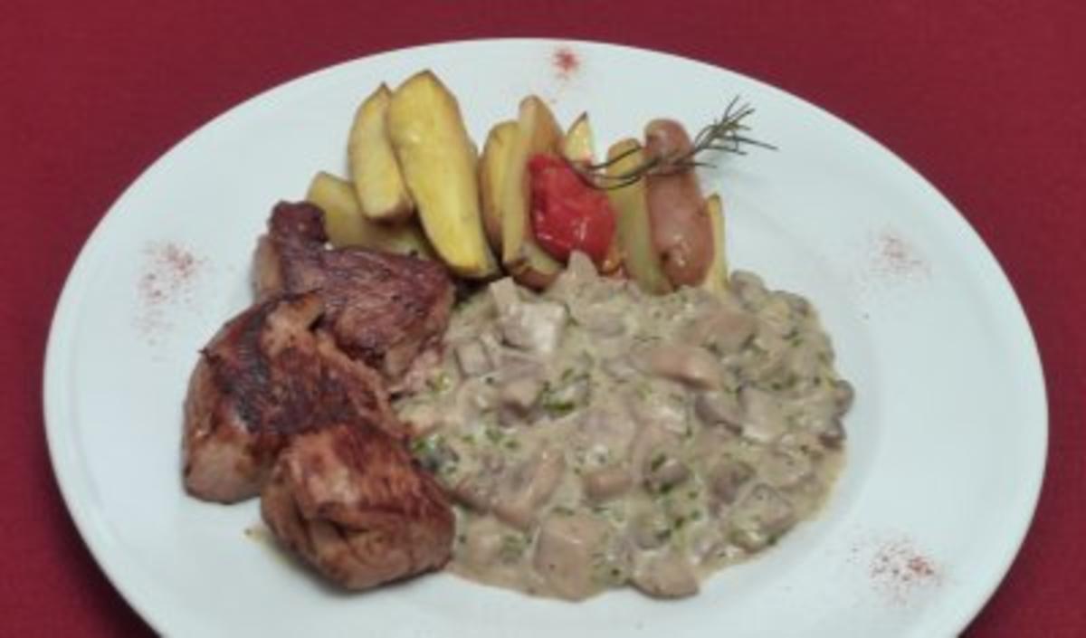 Bilder für Schweinefilet an Gorgonzola-Pilzragout mit Rosmarinkartoffeln - Rezept