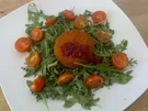 Backcamembert auf Rucolasalat mit Tomaten - Rezept
