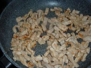 Rezept: Fleisch : Erbsen-Pfanne mit Schnitzelstreifen Bild Nr. 2 Fleisch : Erbsen-Pfanne mit Schnitzelstreifen - Rezept - Bild Nr. 2