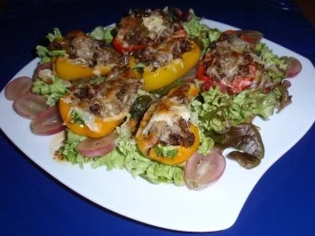 Gefüllte Mini-Paprika auf Weintrauben-Blattsalat - Rezept - Bild Nr. 6