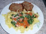 Gemüse: Karotten-Feldsalat-Gemüse auf Bandnudeln - Rezept