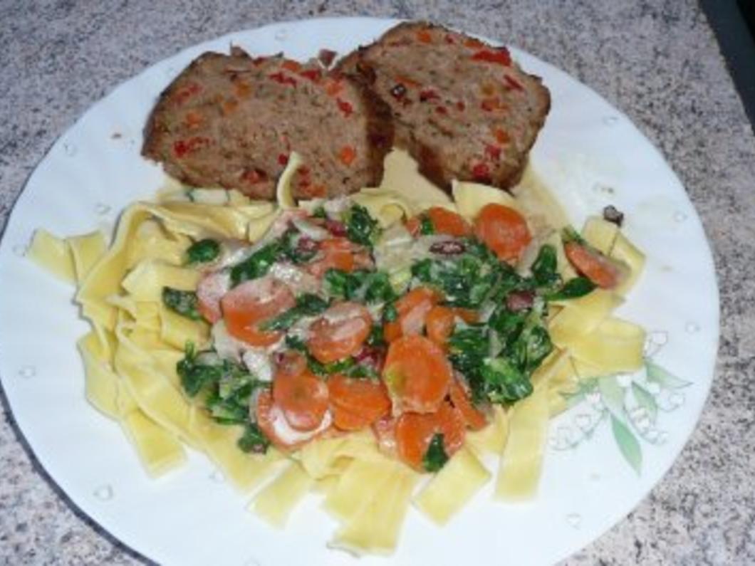 Gemüse: Karotten Feldsalat Gemüse auf Bandnudeln - schnell &amp; einfach ...